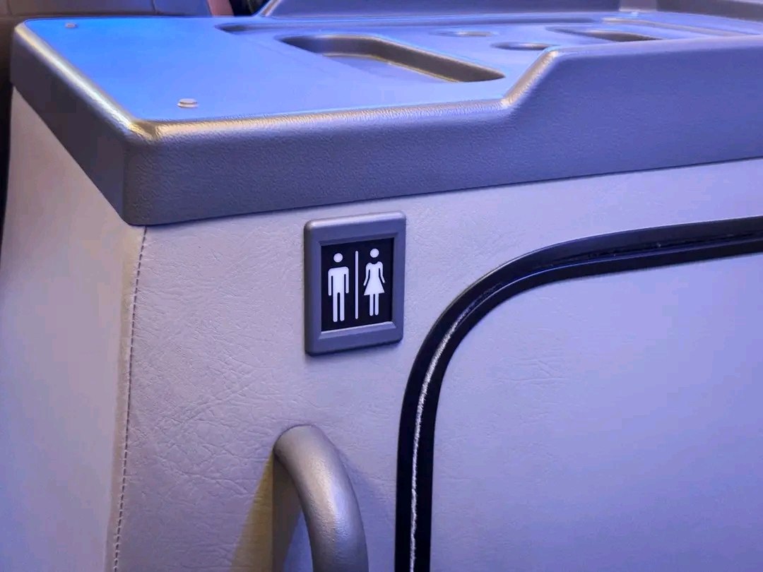 Signalétique toilettes hommes / femmes